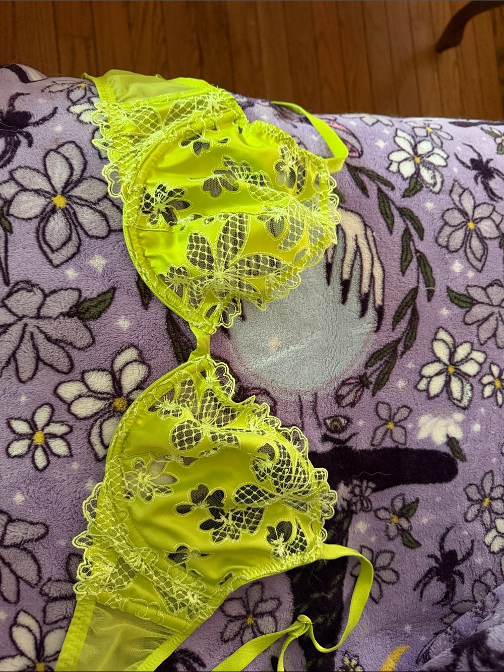 Victoria's Secret Neon Yellow Lace Underwire Bra